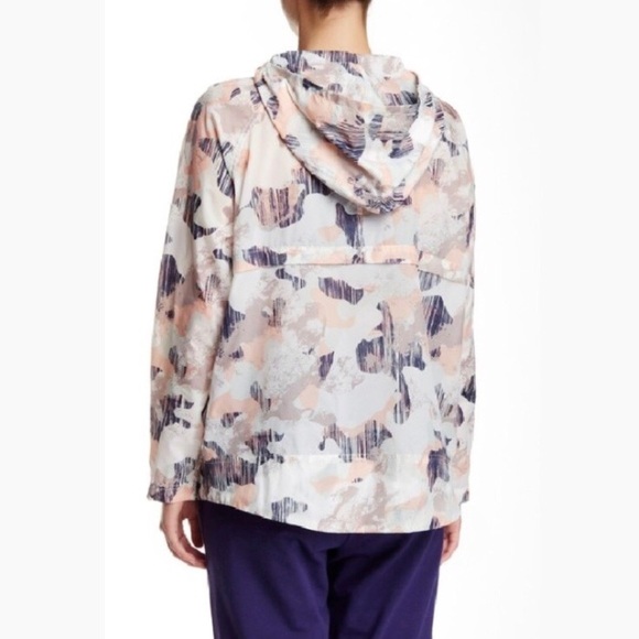 NWT $128 NYDJ Printed Sports Camo Lightweight Windbreaker Size M - Picture 4 of 10